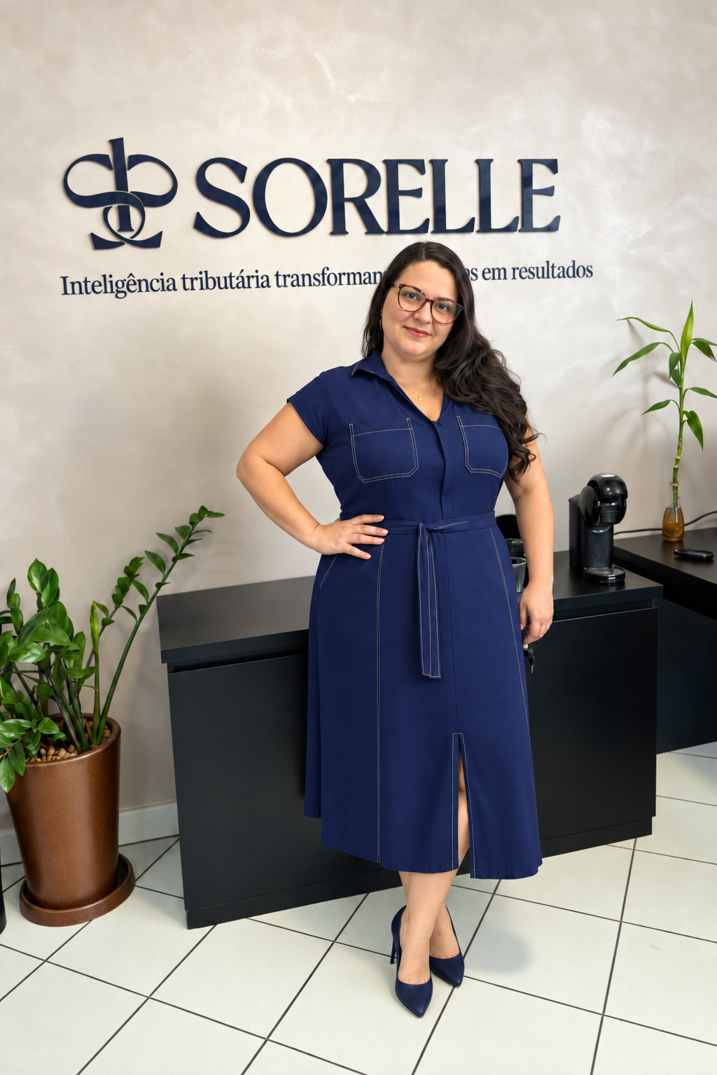 Nayara Lodde de Castro Borges na recepção da Sorelle Contabilidade, em Contagem, Minas Gerais